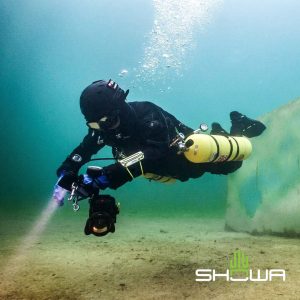 Scuba diving while using SHOWA Gloves